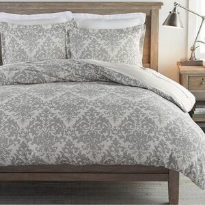 Pottery Barn Jacquard Medallion Linen Gray and Cream Shams and Claritin Insert